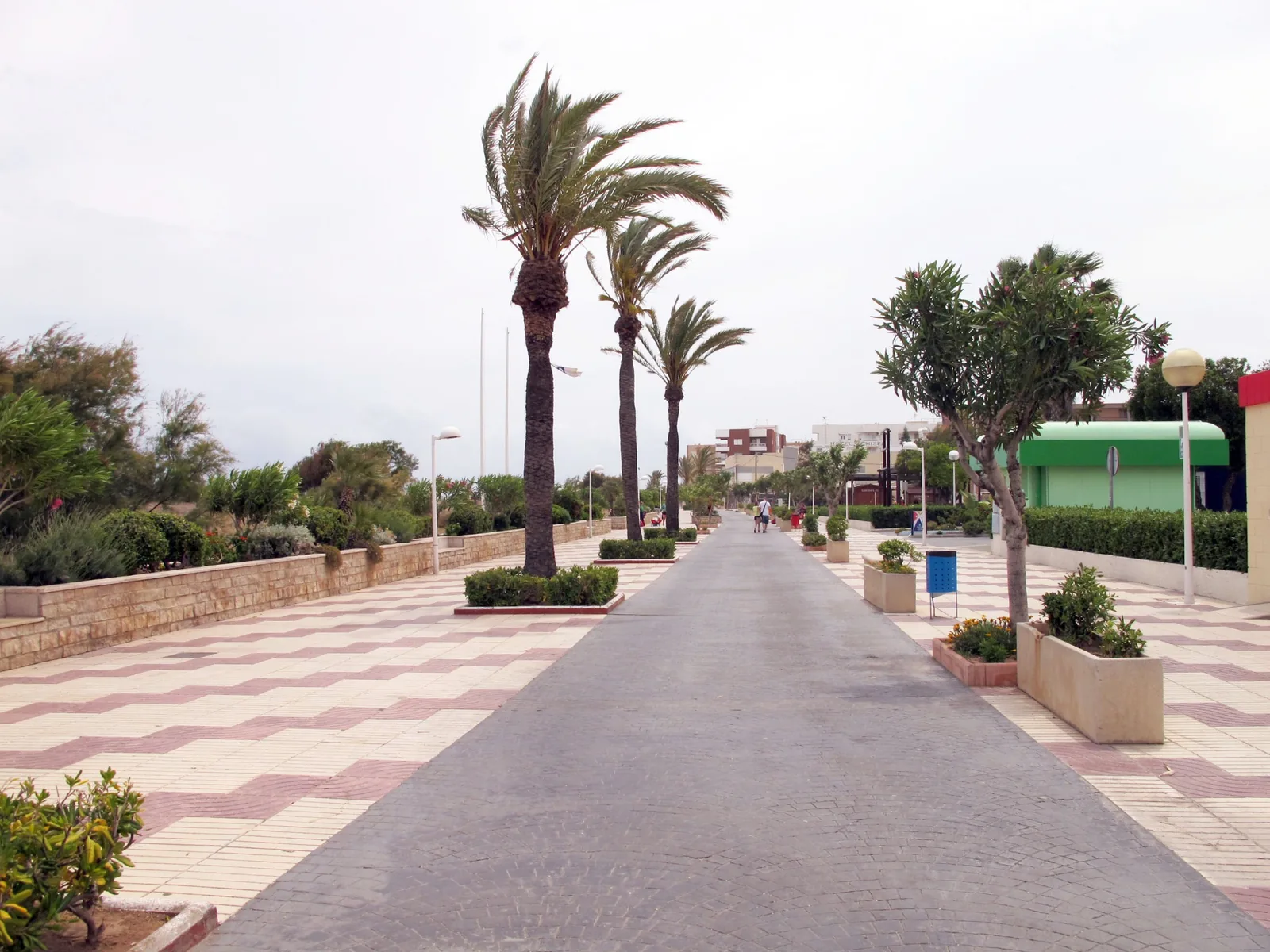 Entorno urbano y paseo en Canet d’en Berenguer