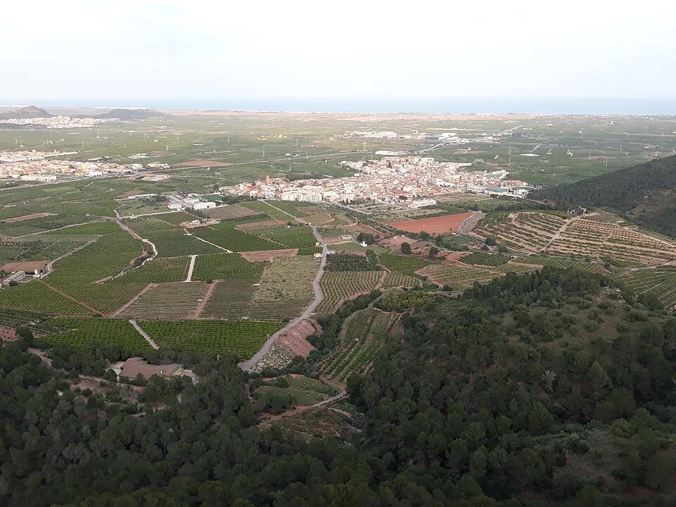 Vista del entorno agrícola y urbano de Les Valls