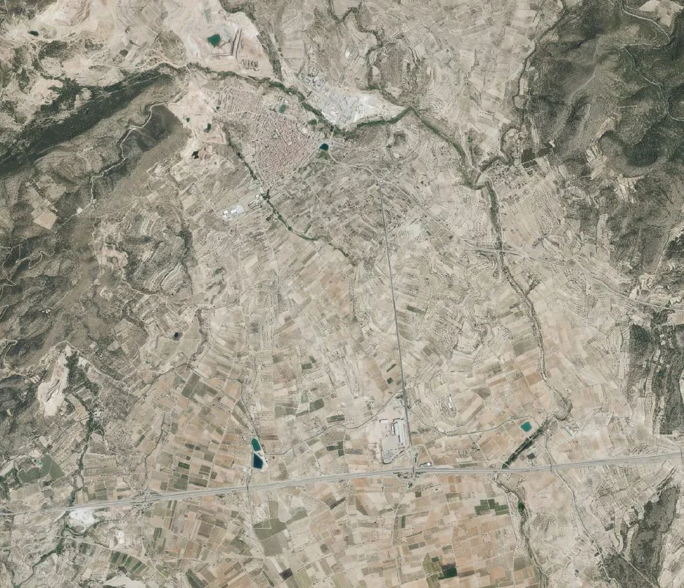 Ortofoto del entorno de Villar del Arzobispo con núcleo urbano, campos y zonas de extracción
